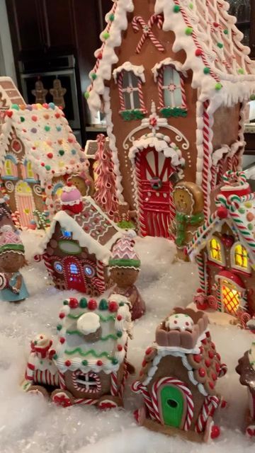 Christmas Village Gingerbread House, Gingerbread Town Christmas Villages, Gingerbread Christmas Village Display, Gingerbread House Village Display Ideas, Christmas Village Gingerbread, Gingerbread House Village Ideas, Gingerbread Display Ideas, Gingerbread House Display Ideas, Gingerbread Village Display Ideas