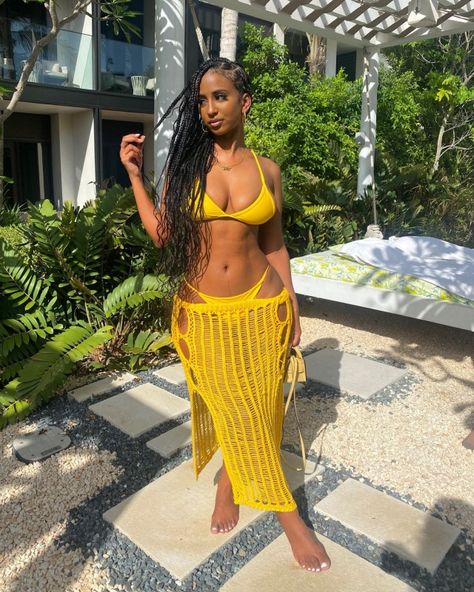 86jodeci on Tumblr Punta Cana Outfits, Vacation Outfits Women, Skirt Coverup, Yellow Swimsuits, Vacay Outfits, High Fashion Outfits, Coverup Skirt, Red Swimsuit, Crochet Skirt