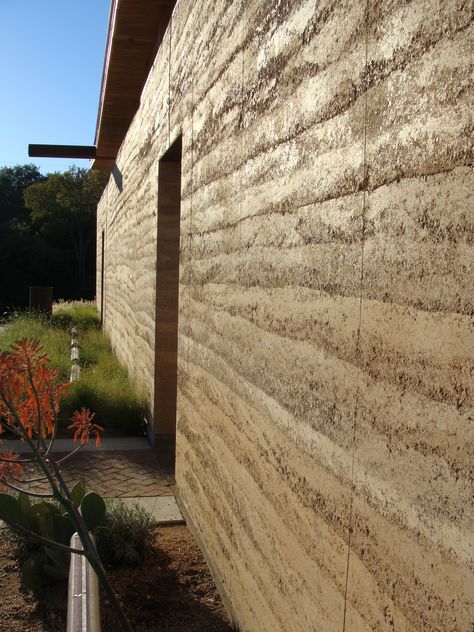 Rammed Earth Homes, Decoration Beton, Rammed Earth Wall, Facade Material, Rammed Earth, Earth Homes, Natural Building, Stamped Concrete, Facade Architecture