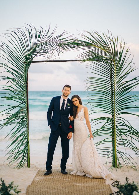 Beach Wedding Ceremony Arch, Collab Ideas, Beach Wedding Arch, Wedding Photography Props, Weddings Beach, Boda Ideas, Cape Wedding, Tulum Wedding, Wedding Ceremony Arch