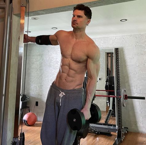 Flula Borg, Weight Plates, Gym Men, Gym Equipment, Mens Short, Gym