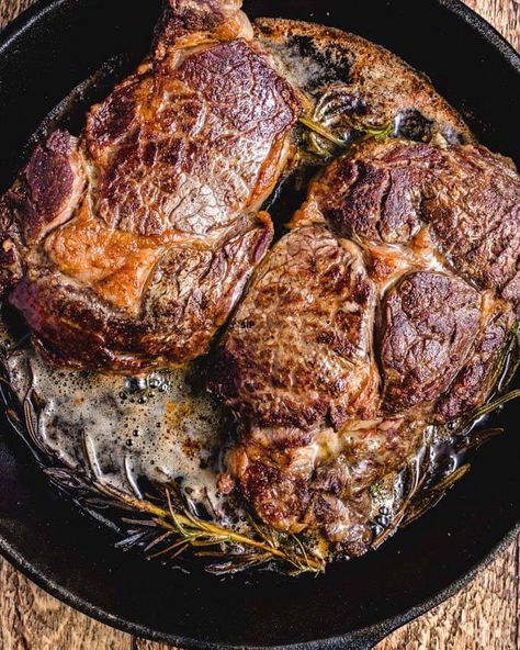 Rib Eye Steak Recipes Oven, Ribeye Dinner, Kamado Recipes, Sear Steak, Baked Brisket, Reverse Sear Steak, Meat Burger, Beef Ideas, Beyond Meat Burger