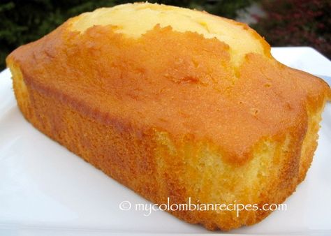 Ponqué (Colombian Pound Cake) Colombian Bread Recipes, Columbian Desserts, Colombian Cookies, Colombian Meals, Latino Desserts, Colombian Bread, Colombian Cake, Colombian Pastries, Colombian Cheese Bread