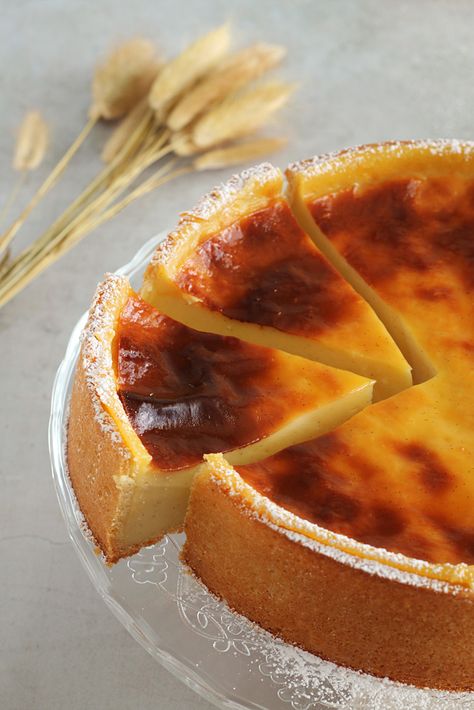 Flan parisien de Christophe Felder - Surprises et gourmandises Lobster Biscuits, Creme Brulee Cheesecake, Red Lobster Biscuits, French Dessert Recipes, Flan Cake, Flan Recipe, Buttery Biscuits, French Dessert, Red Lobster