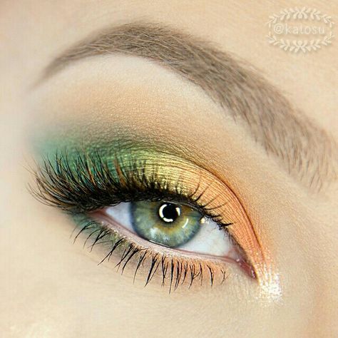 Makeup Verde, Extreme Make-up, Make Up Designs, Eye Makeup Pictures, Eye Makeup Steps, Green Makeup, Eye Makeup Designs, Makijaż Smokey Eye, Colorful Eye Makeup