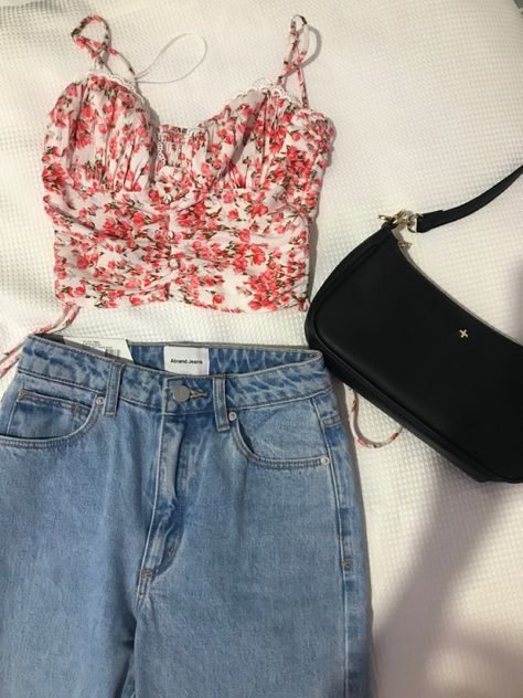 floral pink and white crop top from princess polly (maddi top) and abrand jeans (94” high slim). perfect outfit for dinner. peta and jain bag from princess polly #recipe #outfits #aesthetic #pinterest #outfitoftheday #outfitideas #outfitinspiration #outfitgoals #princess #princesspolly #summer #floraloutfit Pink Floral Top Outfit Jeans, Pink Floral Top Outfit, Floral Summer Outfits, Pink And White Crop Top, Outfit For Dinner, Floral Top Outfit, Peta And Jain, Floral Outfit Summer, Abrand Jeans