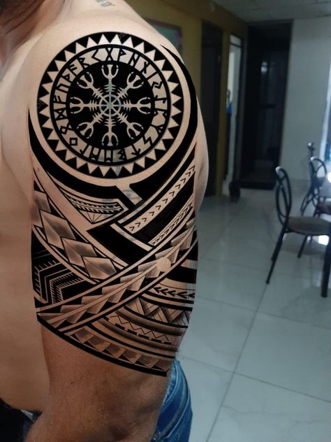 Deltoid Tattoo Men, Maori Tattoo Designs Men Arm, Chest Tattoo Cover Up, Wrist Tattoos Words, Tato Maori, Tattoo Font For Men, Band Tattoos For Men, Tato Ikan Koi, Alchemy Tattoo