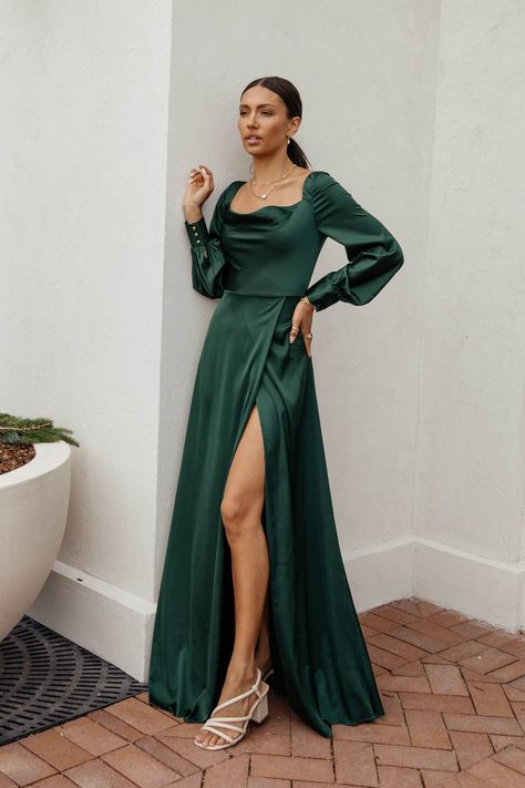 Formal Wedding Guest Dress Fall, Fancy Maxi Dresses, Dresses Designs For Women, Dress Fall 2023, Green Dress With Sleeves, Fancy Maxi, Flowy Silk Dress, Maxi Dress Styles, Bride Dress Simple