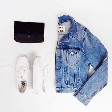 How To Master The Flat Lay Instagram via @WhoWhatWear Fold the long sleeve in, turn shoe to the side... Jacket Flatlay, Clothes Photography Ideas, College Wardrobe Essentials, Lay Instagram, Longline Denim Jacket, Flat Lay Outfit, Flatlay Ideas, Clothes Photography, Cropped Faux Leather Jacket