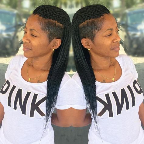 Senegalese Twists With Undershave Shaved Side, Braids With Shaved Sides, Senegalese Twist Hairstyles, Mohawk Styles, Senegalese Twists, Best Short Hairstyles, Shaved Side Hairstyles, Shaved Hair Designs, Mohawks