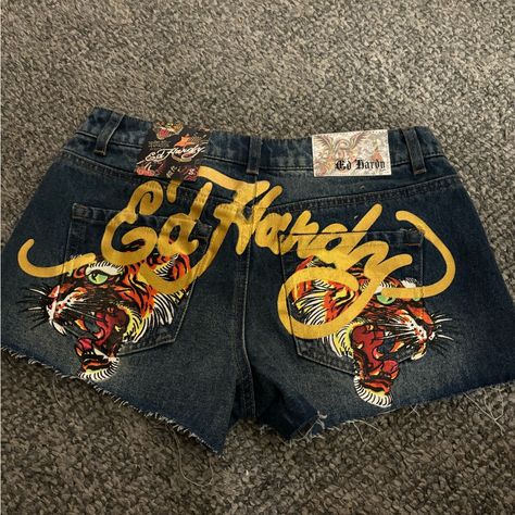 -Nwt -Womens Small -Tiger Print Bottom -Graphics On Front & Back Tiger Print Shorts, Cute Jorts Fit, Ed Hardy Shorts, Trashy Y2k Clothes, Tiger Print Outfits, Tiger Shorts, Ed Hardy Top, 2000s Fits, Tshirt And Shorts