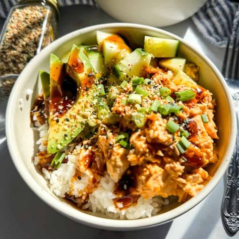 Homemade Poke Bowl, Homemade Poke, Poke Recipe, Poke Bowl Recipe, Chicken Bowl Recipe, Delicious Paleo Recipes, Homemade Sloppy Joes, Night Recipes, Poke Bowls