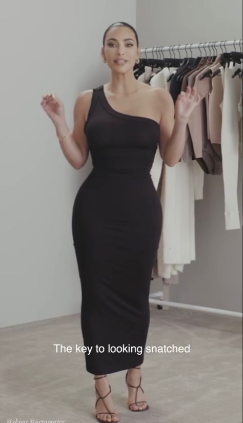 Kim K Black Dress, Estilo Kim Kardashian, Day To Night Outfit, Kim Kardashian Dresses, Kim Kardashian Outfits, Kim K Style, Kardashian Outfit, Elegant Outfit Classy, Clueless Outfits