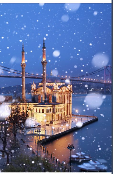 Istanbul. Bosphorus Bridge, Wanderlust Decor, Turkey Destinations, Blue Mosque, Turkey Travel, Winter Pictures, A Bridge, Out Of This World, Vacation Spots