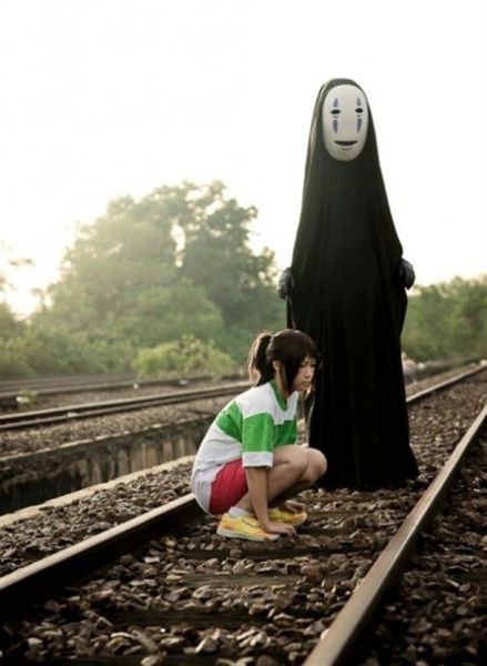 real life chihiro Chihiro Cosplay, Humour Geek, Best Cosplay Ever, Chihiro Y Haku, Epic Cosplay, No Face, Amazing Cosplay, Hayao Miyazaki, Miyazaki