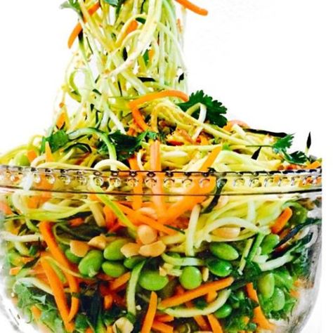 dairy free, fully raw, gluten free, vegetarian, vegan by instagram.com/wildelyraw - Fully Raw Asian Noodle Salad Raw Kristina, Asian Noodle Salad Recipe, Salad Asian, Raw Salad, Asian Noodle Salad, Raw Vegan Diet, Noodle Salad Recipes, Asian Noodle, Vegan Asian