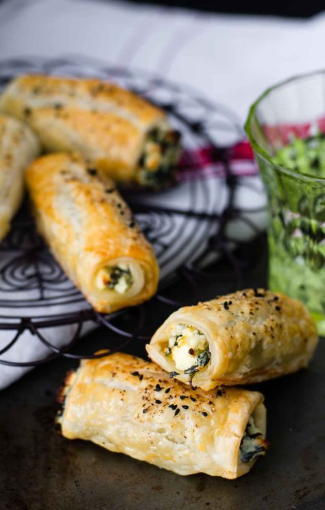 Ricotta Spinach, Spinach Rolls, Spinach Ricotta, Savory Pastry, Puff Pastry Recipes, Spinach Recipes, Spinach And Cheese, Spinach And Feta, Pastry Recipes