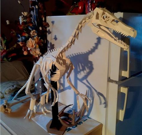 PAPERMAU: The Great Velociraptor Skeleton Papercraft In 1/1 Scale - by Gedelgo Free 3d Papercraft Templates, Velociraptor Skeleton, 3d Papercraft Templates, Skeleton Template, Lego Star Trek, Fun Experiments For Kids, Halloween Diy Paper, Papercraft Download, Dinosaur Skeleton