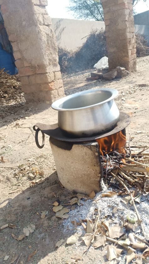 Village Cooking, Drawing Sunset, Cooking Photos, Village Photography, Indian Village, Pakistani Food, Mountain Village, Village Life, Biryani