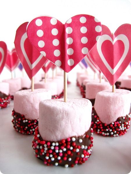 Valentine Treats Easy Valentines Snacks, Chocolate Dipped Marshmallows, Valentines Snacks, Valentinstag Party, Happy Hearts Day, Marshmallow Treats, Valentines Day Food, Valentines Day Treats, Valentines Food