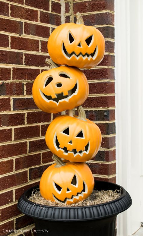 Stacked Pumpkin Heads - Pumpkin Topiary for Halloween Front Door Decorations Stacked Pumpkin Topiary, Makijaż Sugar Skull, Pumpkin Topiary Diy, Holiday Armadillo, Pumpkin Unit, Drawing Halloween, Pumpkin Heads, Pumpkin Stack, Halloween Front Door Decorations