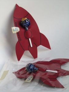 Lollipop craft idea for kids | Crafts and Worksheets for Preschool,Toddler and Kindergarten Space Party Crafts, Lollipop Craft, Rocket Party, Sistem Solar, Anniversaire Diy, Space Theme Party, Space Birthday Party, Space Party, Space Birthday