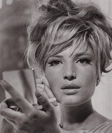 Top Ten Italian Actresses - Divas of the Past | Italy Magazine - See more at: http://www.italymagazine.com/featured-story/top-ten-italian-actresses-divas-past#sthash.T0eViB8V.dpuf Monica Vitti, Very Important Person, Italian Beauty, Italian Actress, Italian Women, Sophia Loren, White Photo, Classic Beauty, Big Hair