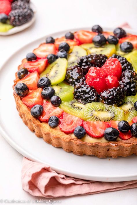 How To Make French Fruit Tart (With Step-by-Step Photos) Fruit Tart Crust, Fruit Tart Recipe Easy, Easy Fruit Tart, Desserts Cups, Tart Shells Filling, Custard Pastry, Tart Crust Recipe, Dessert Photos, Vanilla Pastry Cream