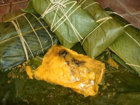 Panamanian Flavor: How to make Panamanian Tamales Panamanian Tamales Recipe, Guatemalan Tamales, Pasteles Recipe, Christmas Tamales, Puerto Rican Pasteles, Panama Recipe, Fijian Food, Samoan Food, Panamanian Food