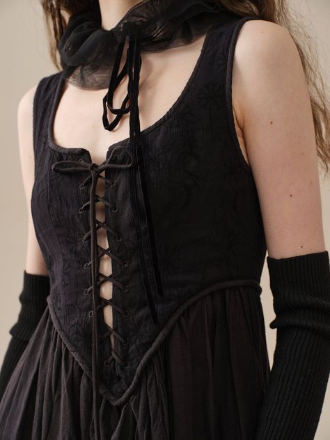 Medieval Goth Outfits, Lace Up Clothes, Side Lace Up Dress, Romantic Gothic Fashion, Gothic Inspired Outfits, Cottage Witch Aesthetic Fashion, Dark Romantic Fashion, Rennaisance Dress, Modern Victorian Fashion