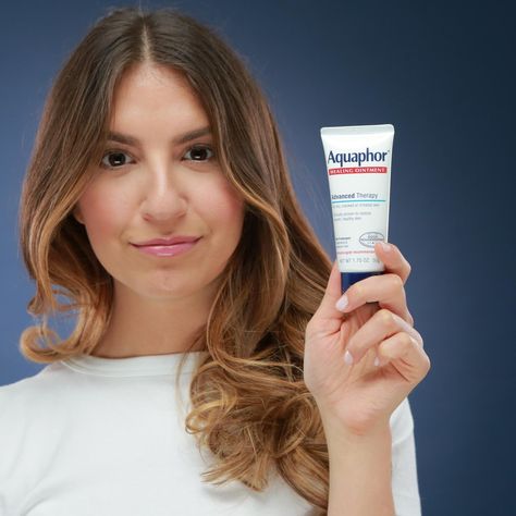 18 Surprising Uses For Aquaphor Best For Sunburn, Healing Ointment, Cracked Skin, Chapped Lips, Cream Eyeshadow, Concealer, Healing, Lips, Skin