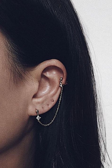 Earrings Double Piercing, Double Piercing Earring, Cartilage Earrings Chain, Helix Piercing Jewelry, Cool Ear Piercings, Double Earrings, Double Piercing, Multiple Ear Piercings, Cute Ear Piercings