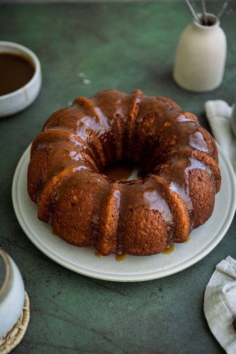 This Pumpkin bundt cake is super moist, fluffy and easy to make. It's made with pumpkin puree to keep it moist and spiced with cinnamon for a warm fall baking flavor. To frost, a warm caramel glaze is poured on top. This is the perfect fall dessert to enjoy with a cup of coffee or bring to a party! Butterscotch Bundt Cake, Pumpkin Bundt Cake Recipes, Butterscotch Recipes, Everyday Cakes, Bundt Recipes, Pumpkin Bundt, Cake Bar, Chocolate And Vanilla Cake, 4 Cake