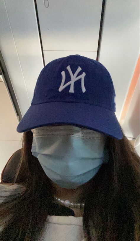 nyc ny new york city yankees baseball hat cap outfit travel la photo dump spring summer Navy Yankees Hat, New York Baseball Cap, Ny Baseball Cap Outfit, Yankees Hat Aesthetic, La Cap Outfit, La Hat Outfit, Ny Cap Outfit, Blue Cap Outfit, New York Yankees Hat Outfit