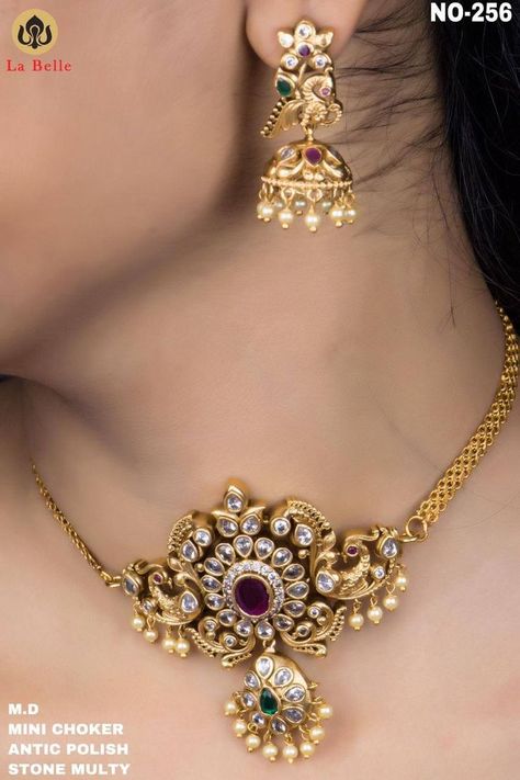 Gold Jewelry Outfits, Choker Necklace Designs, Choker Designs, Gold Jewelry Simple Necklace, Gold Necklace Indian Bridal Jewelry, Indian Jewellery Design Earrings, Gold Pendant Jewelry, Gold Wedding Jewelry, Bangalore India