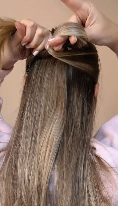 This guide shares an easy half up and half down hairstyle. Learn a new hairstyle in this quick post. Half Up Medium Hair, Half Tail Hairstyles, Half Up Half Down Straight Hairstyles, Half Up Half Down Hairstyle Tutorial, Easy Half Updos For Long Hair, Half Up Straight Hair, Easy Half Up Half Down Hairstyles Casual, Half Up Straight Hairstyles, Straight Hair Half Up Half Down