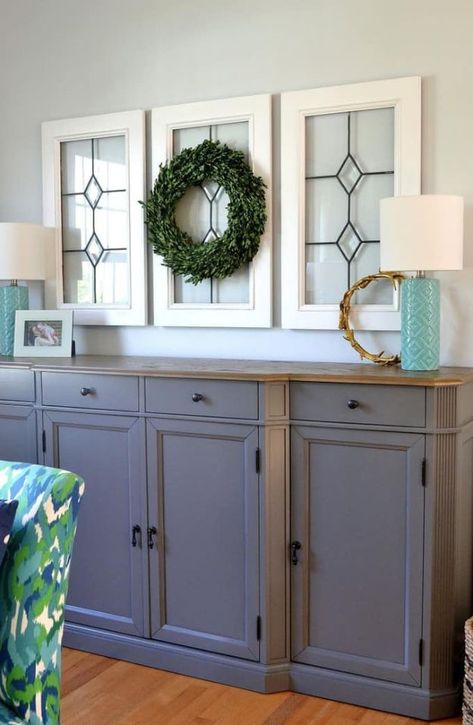 Magnolia Homes Decor Ideas - DIY Painted Window Panes - DIY Decor Inspired by Chip and Joanna Gaines - Fixer Upper Dining Room, Coffee Tables, Light Fixtures for Your House - Do It Yourself Decorating On A Budget With Farmhouse Style Decorations for the Home Window Pane Decor, Cabinet Door Ideas, Cabinet Doors Repurposed, Old Window Projects, Old Window Frames, Joanna Gaines Style, Homes Decor, Window Panes, Window Projects