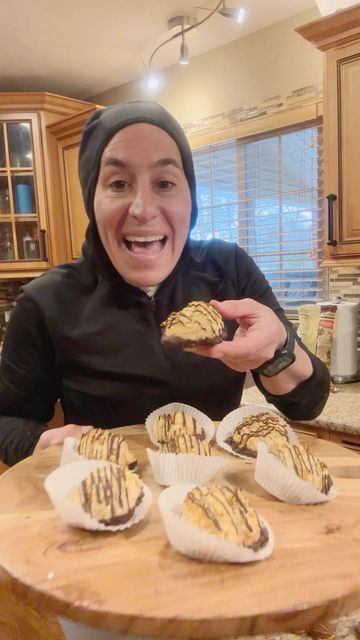 Connie Kazan (Homayed) on Instagram: "These macaroons are so delicious and one of my favorite cookies. The best is when bite into them there so moist and melt in your mouth. Coconut Macaroons 14 ounces sweetened shredded coconut 14 ounces sweetened condensed milk 1 teaspoon pure vanilla extract 3 egg whites, at room temperature Pinch salt Preheat the oven to 325 degrees F. In a large bowl add the coconut, condensed milk, and vanilla and mix. Whip the egg whites and salt on high speed in t Connie Kazan, Tiny Tarts, Macaroon Cookies Recipe, Coconut Condensed Milk, Cocoa Fudge, Passover Desserts, Baked Sweets, Cranberry Orange Bread, Recipe Cookies