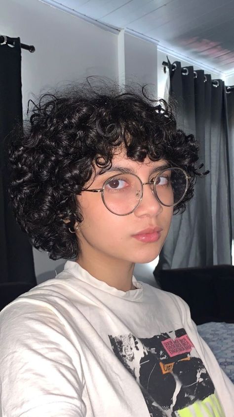 Very Short Curly Hair With Bangs, Naturally Curly Pixie Haircut, Short Curly Haircuts 3b, Ear Length Curly Hair, 3c Pixie Cut, Short Curly Cuts For Round Faces, Curly Hair Cuts 3c, Short 3b Curly Haircuts, Short 3b Curly Hair