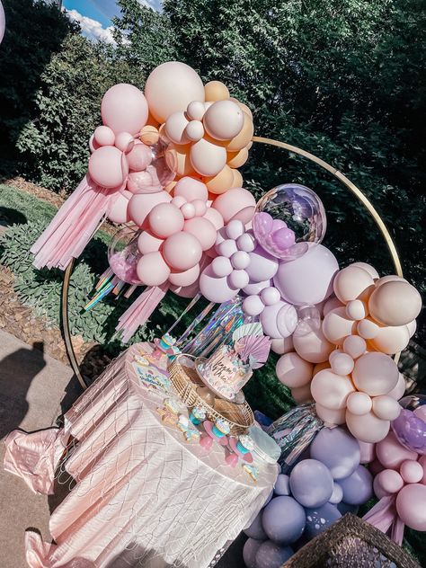 Iridescent Balloon Garland, Mermaid Balloon Garland, Garland Inspiration, Balloons Art, Mermaid Balloons, Balloon Ideas, Party Deco, Party Business, Backdrop Ideas