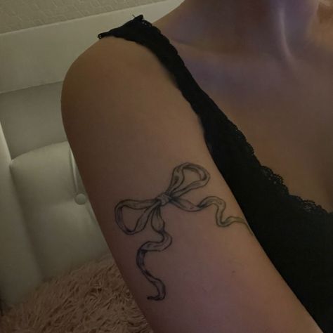 Lana Del Rey Bow Tattoo, Corset Tattoo, Lana Del Rey Tattoo, Coquette Lana Del Rey, Bow Tattoo Designs, The Love Witch, Ribbon Tattoos, Sick Tattoo, Bow Tattoo