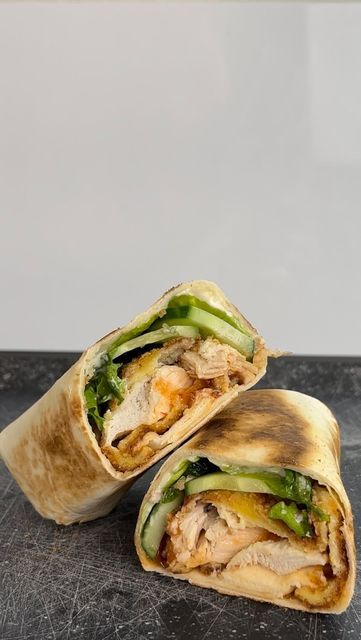 the.wrapmaker on Instagram: "McWrap chicken sweet chili 🌶️🍗🌯 #chicken #sweetchilli #wrap #burrito #food Ingredients: Crispy chicken: - 1/2 chicken breast - 1 egg - 1 tbsp milk - 50g Panko - 1/2 tsp salt - 100ml sunflower oil Wrap: - 1 tortilla wrap - 1 salad leave - 8 slices cucumber - 2 tbsp mayonnaise - 3 tbsp sweet chilli sauce" Mcwrap Chicken, What Is Healthy Food, Sweet Chili Chicken, Tortilla Wrap, Chili Chicken, Chicken Wrap, Fast Metabolism Diet, Sweet Chilli Sauce, Diet Drinks