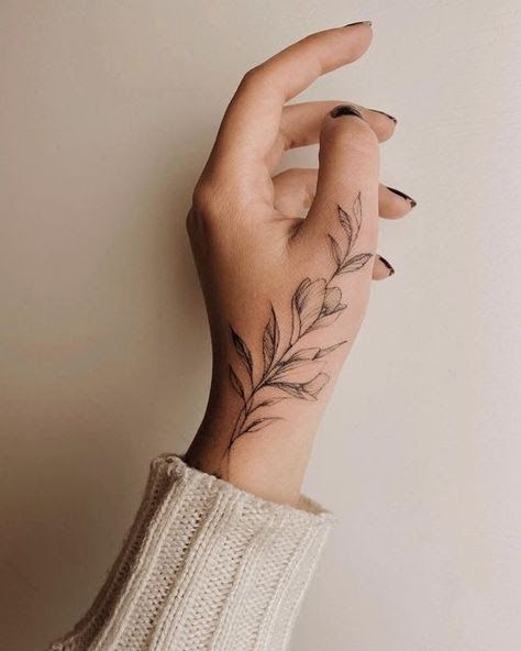 Wrist Hand Tattoo, Back Of Hand Tattoos, Tattoo Main, Thumb Tattoos, Finger Tattoo For Women, Hand And Finger Tattoos, Pretty Hand Tattoos, Finger Tattoo Designs, Hand Tattoos For Women