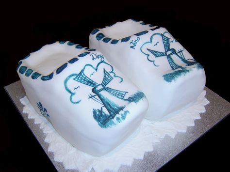 Dutch Birthday Cake, Cowboy Boots Pictures, Dutch Cake, Boots Costume, Cake For Two, Idea Cake, Dutch Clogs, Decorative Cakes, Heels Beige