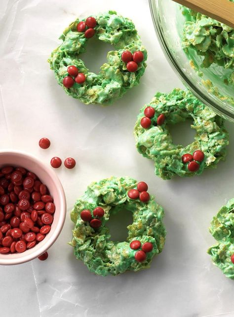 Red Candies, Christmas Wreath Cookies, Cookie Platters, Bake Christmas, Best Christmas Cookie Recipe, Wreath Cookies, Easy Christmas Treats, Green Food, Best Christmas Cookies