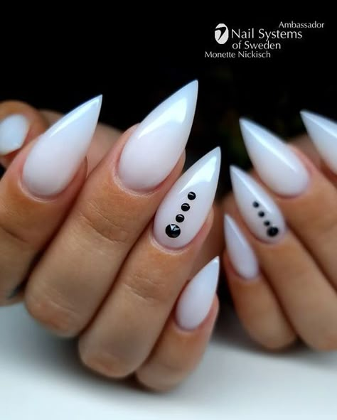 Edgy White Nails, White Nail Black Design, White Witchy Nails, Gothic White Nails, White Nails Stiletto Long, Matte Stiletto Nails Design, White Nails With Black Tips, Mini Stiletto Nails, Witchy Stiletto Nails