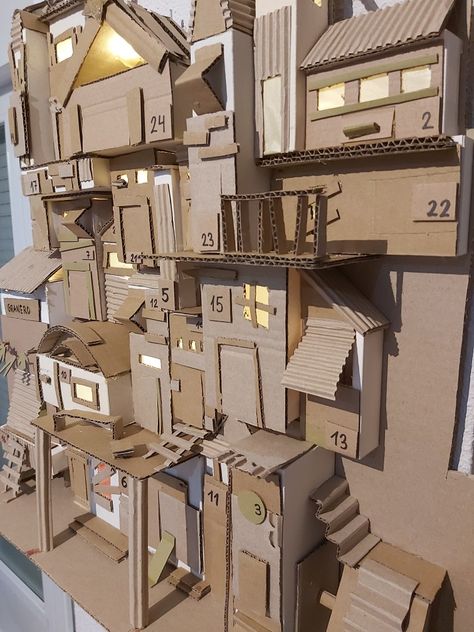 2019 lateral Miniature Cardboard Houses, Cardboard Art Sculpture, Cardboard City, Diy Horse Barn, Cardboard Costume, Cardboard Houses, British Homes, Cardboard Model, Cardboard Sculpture