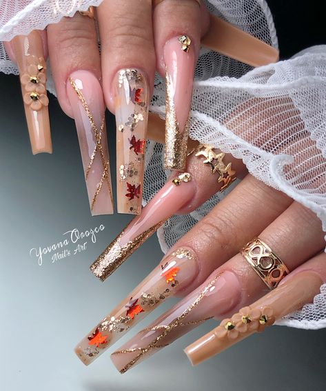 Fall Long Square Acrylic Nails, Clear Fall Nail Designs, Fall Time Nails Acrylic, Fall Nail Designs Long Nails, November Bday Nails, Stilleto Nails Fall Design, Autumn Nail Aesthetic, Fall Nails Long Almond, Fall Nail Designs November