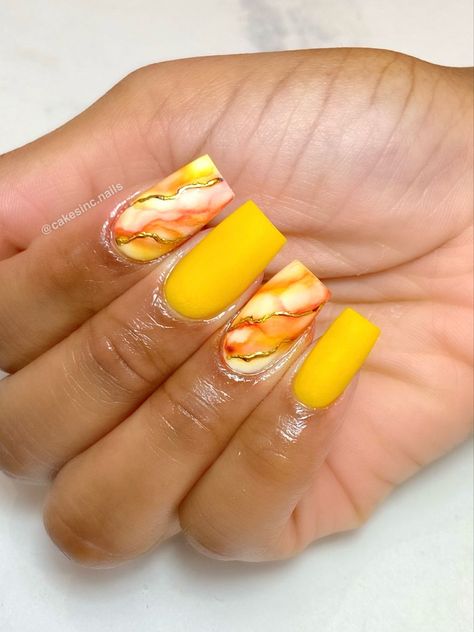 Lemonade Nails, Yellow Nail Art, Marble Nail Designs, Yellow Marble, Marble Nail Art, Work Nails, Mom Wedding, Marble And Gold, Marble Nails