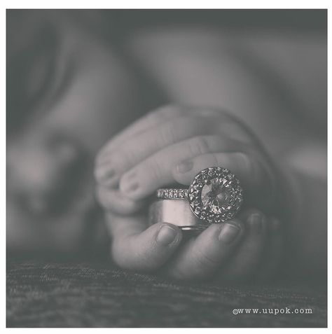 Love this newborn with wedding rings photography Wedding Rings Photography, Rings Photography, Newborn Photo Pose, Baby Photography Poses, Wedding Ring Photography, Ring Photography, Baby Pictures Newborn, Newborn Family Photos, Children Photography Poses